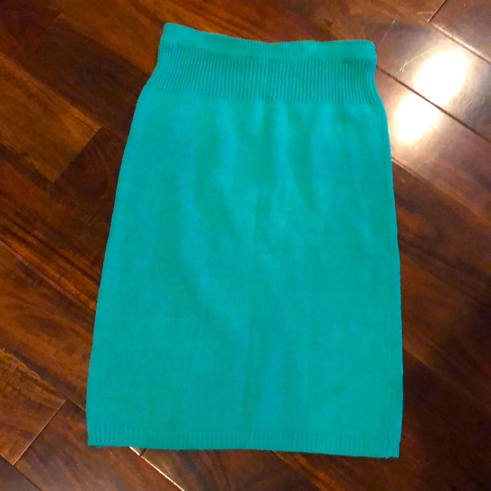 Knit, midi length green skirt, 1980s vintage, size medium
